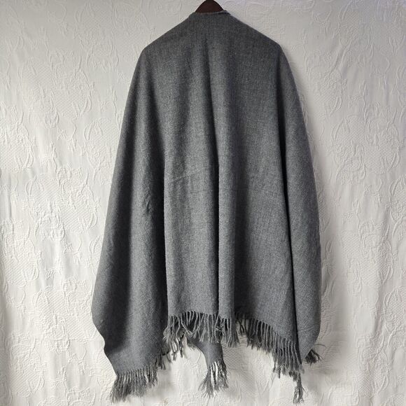 V.Fraas Gray Poncho Oversized Fringe Comfy Lagenlook Loungewear Longline Blanket - Picture 2 of 6